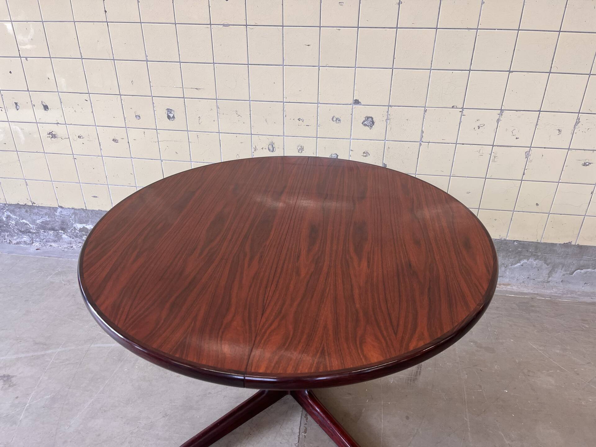 Vintage rosewood dining table by Skovby