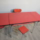 Table, 3 chaises et tabouret formica rouge