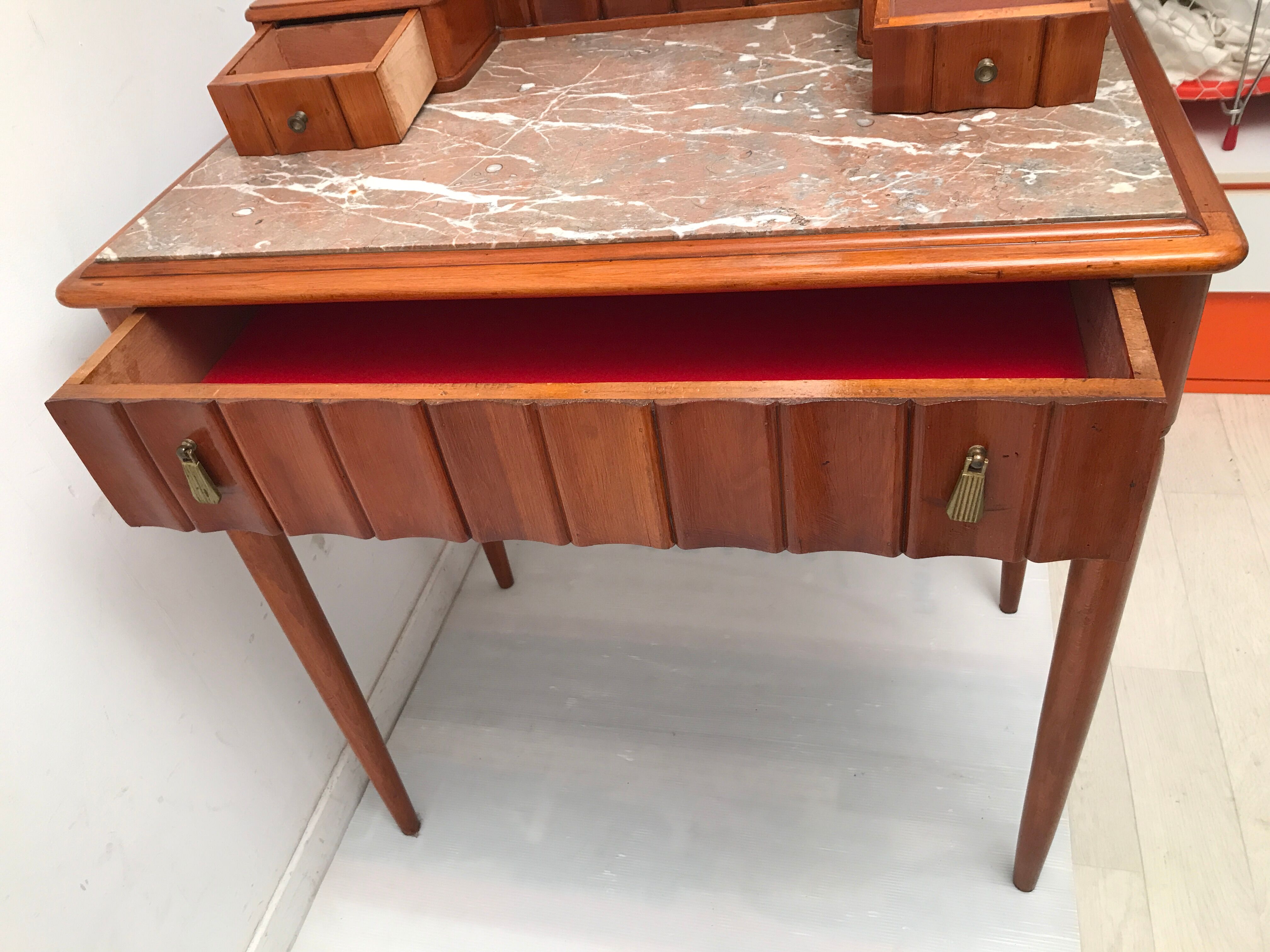 Art deco hairdresser 20s