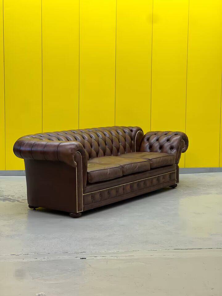 Original English Chesterfield 3-Seater Sofa – Handcrafted Brown Leather