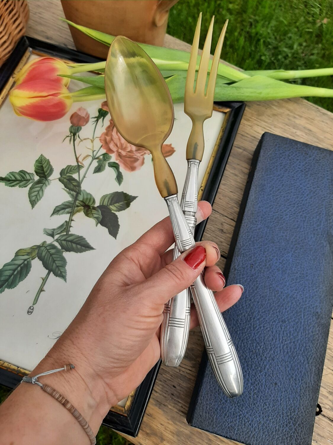 Corn and silver metal salad cutlery