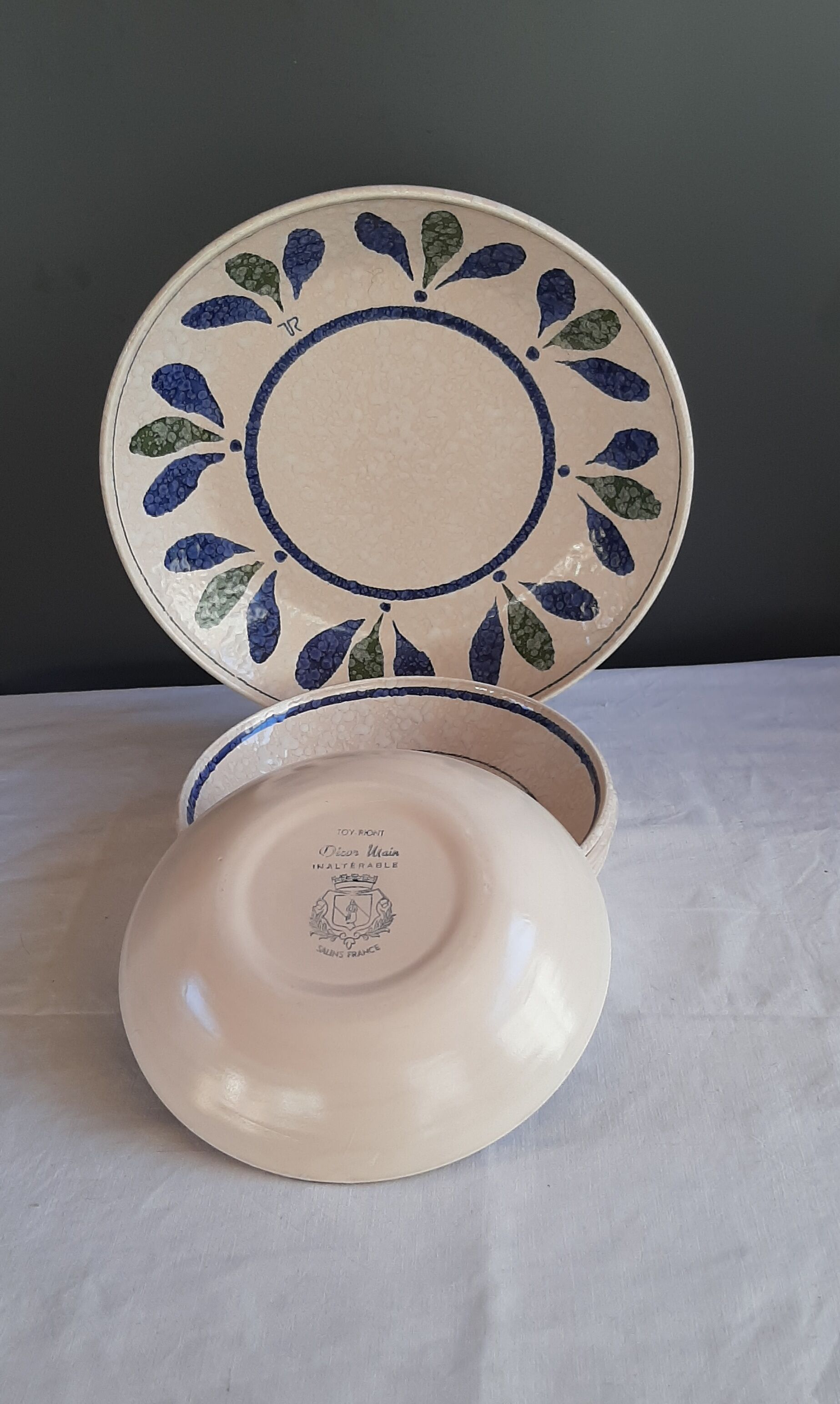 Toy Riont dish and plates