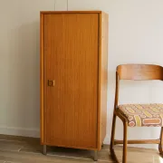 Bibliothèque vitrine scandinave pieds chromés vintage