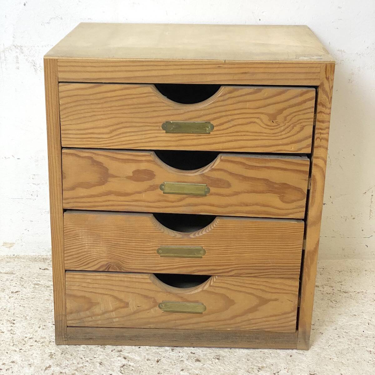 Wooden drawer cabinet