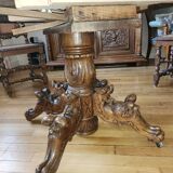 Round central leg table