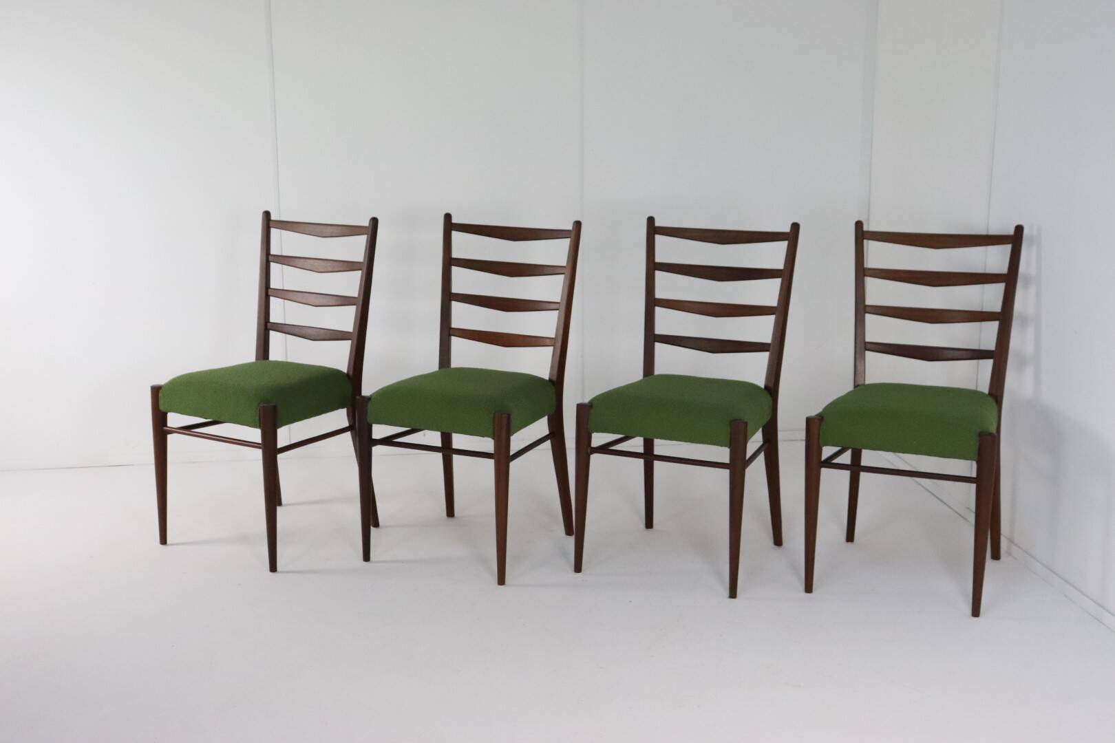 4 chaises Pastoe ST09 en teck 'Bilderdijk'