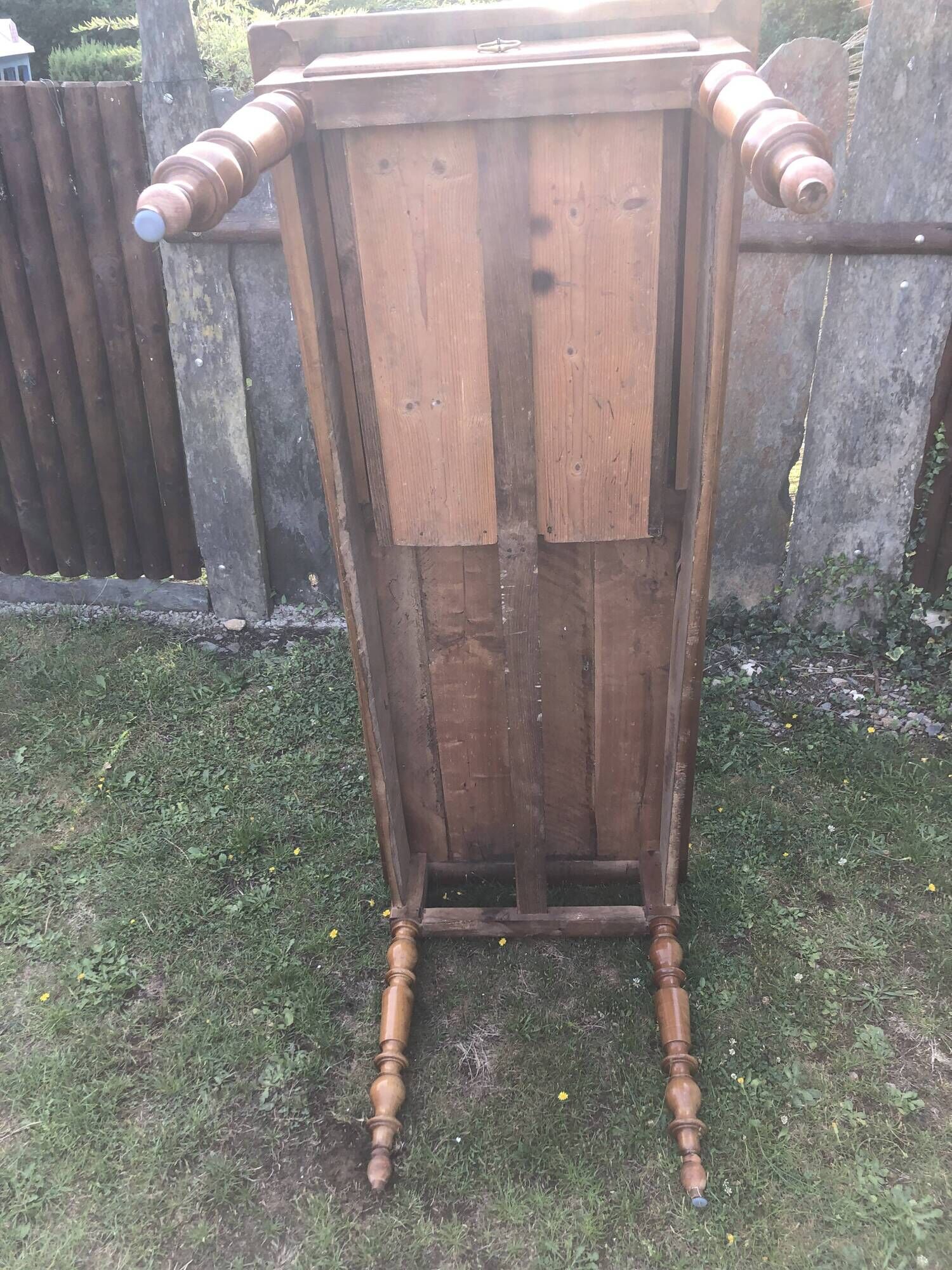 Antique farmhouse table in solid cherry wood with 2 drawers and 1 pull-out at the end with turned legs.
