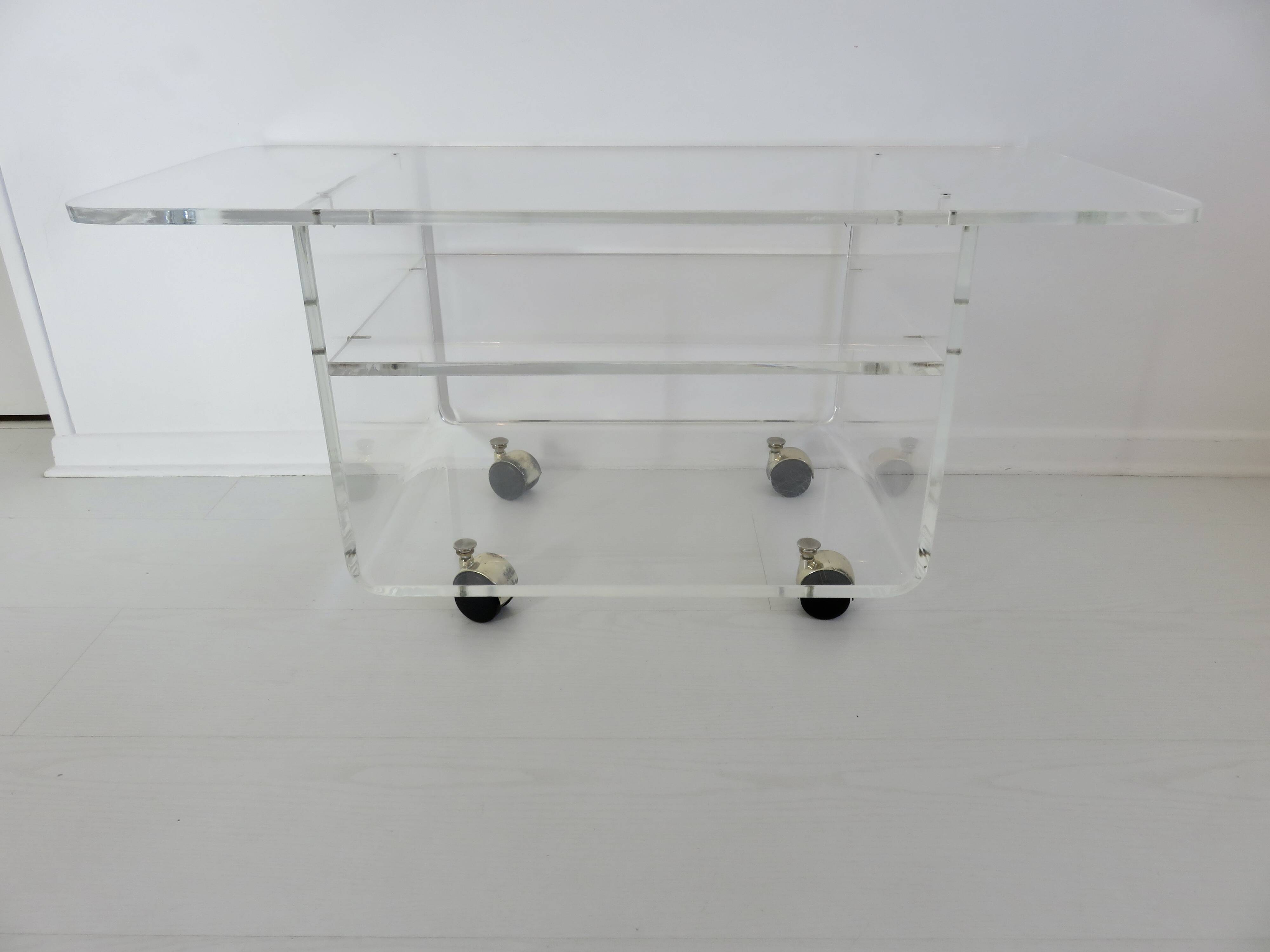 Table en plexiglas design de David Lange pour " Les invisibles du marais "