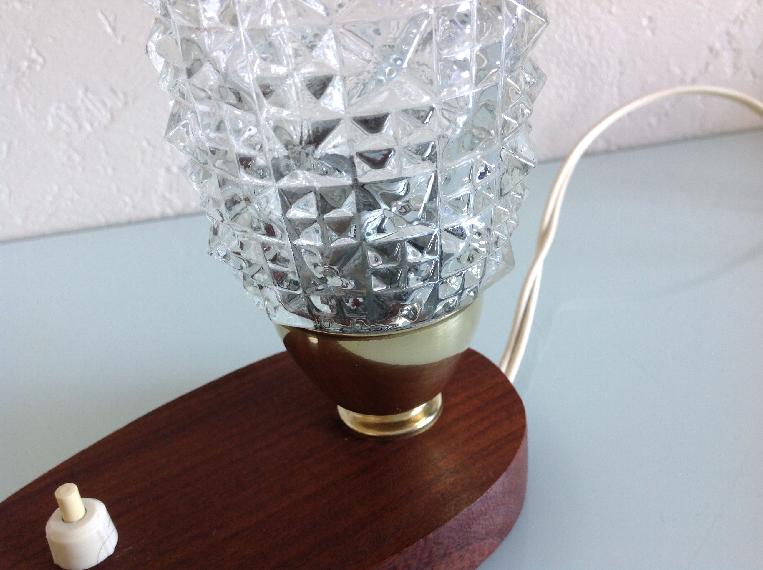 Structured tulip glass bedside lamp / vintage 60s-70s