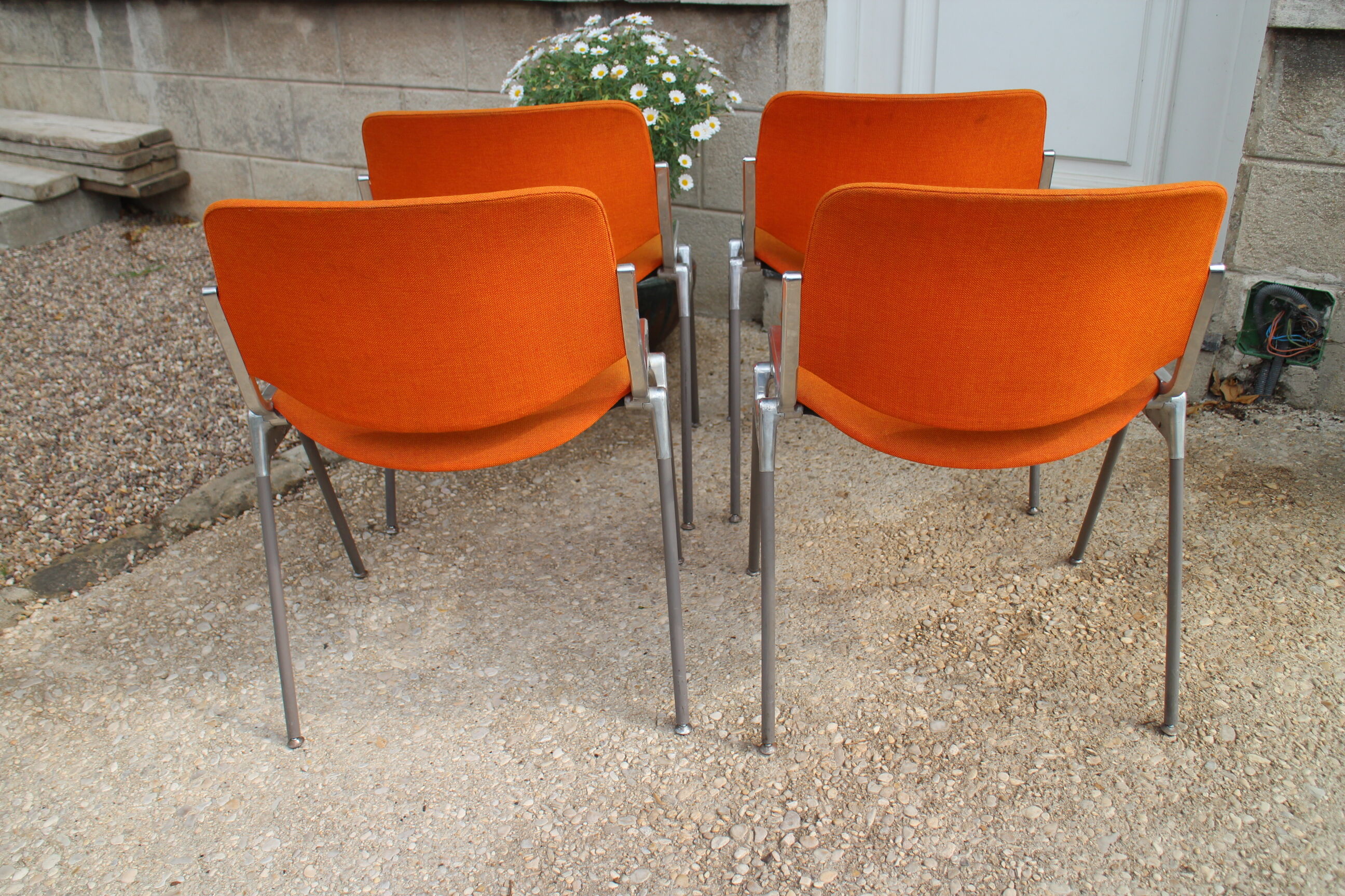 4 chaises DSC 106 Giancarlo Piretti Castelli