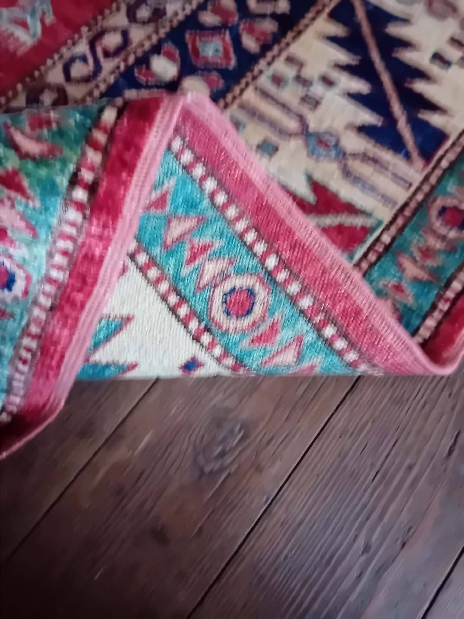 Handmade Pakistani Kazak rug 284x224cm
