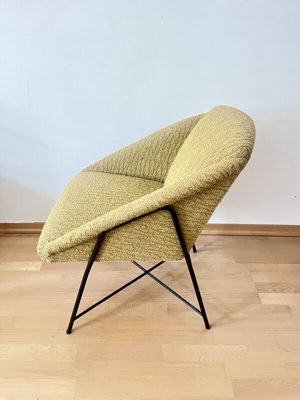 Fauteuil lounge moderne des années 50, fauteuil scandinave, jaune moutarde.