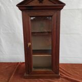 Showcase to pose nineteenth century walnut
