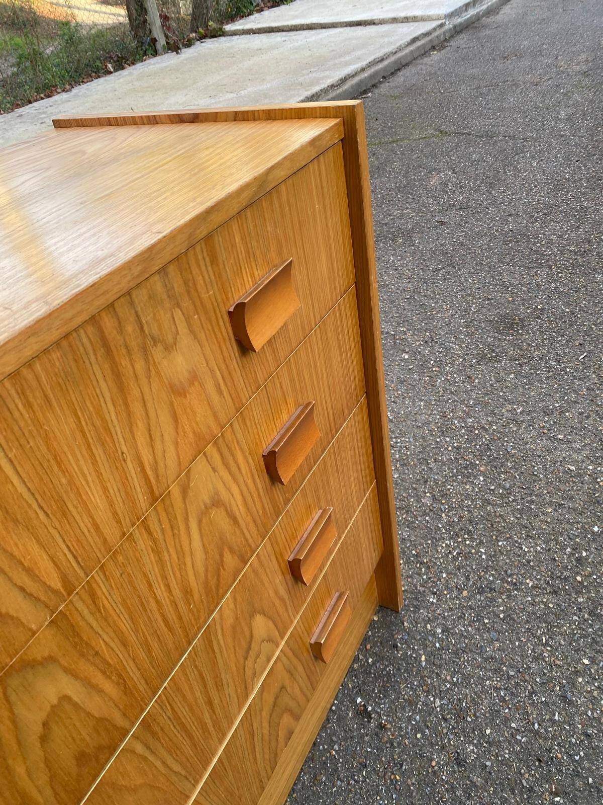 Scandinavian chest of drawers with 4 drawers in oak, 1970.