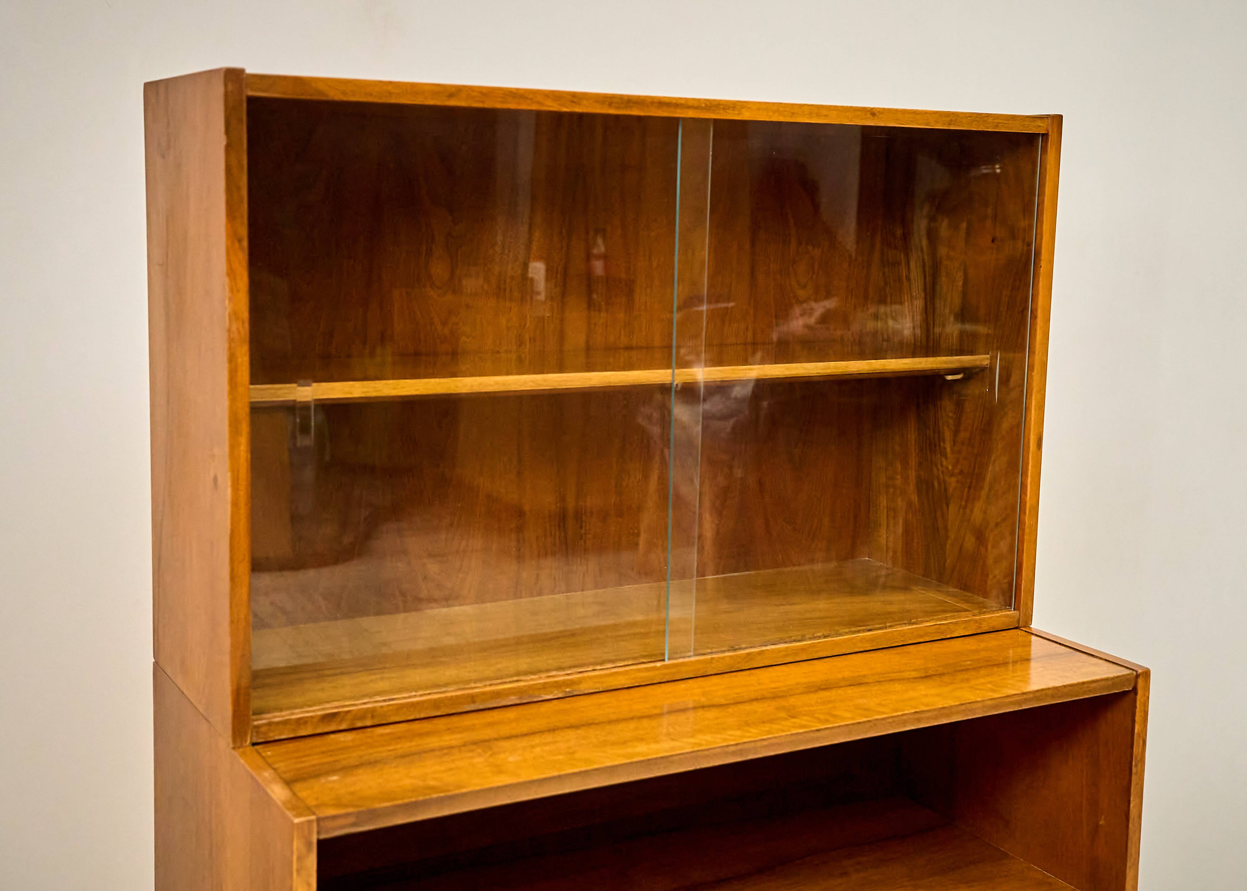 Vitrine du milieu du siècle des années 1960, Tchécoslovaquie