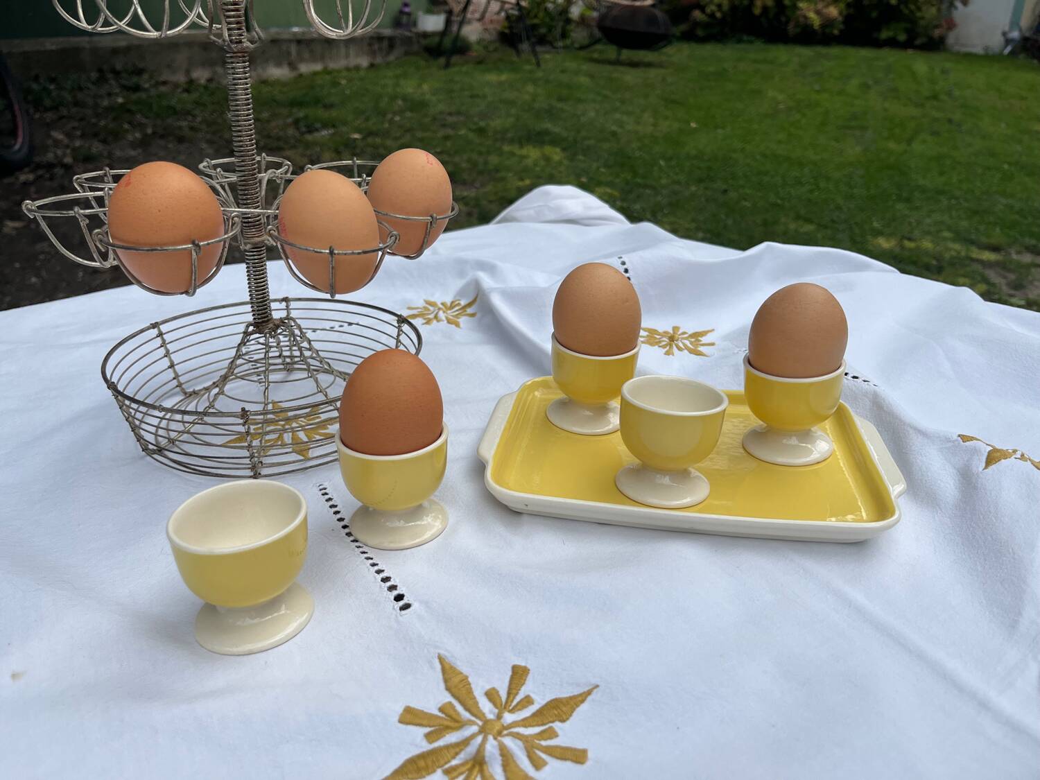 5 egg cups and their serving tray Villeroy and Boch
