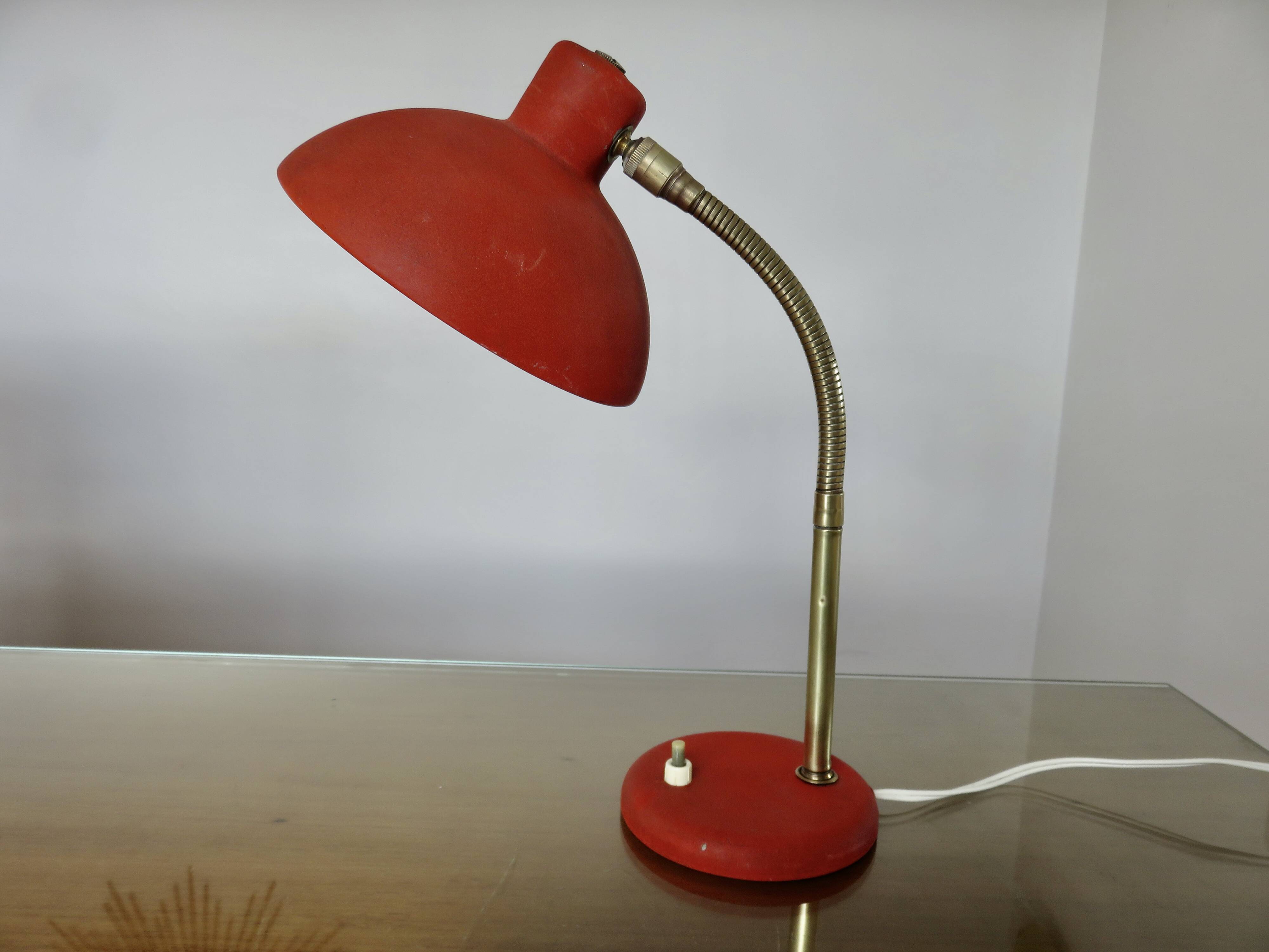 "Cocotte" lamp in brass and red lacquered metal, 1950s-60s.