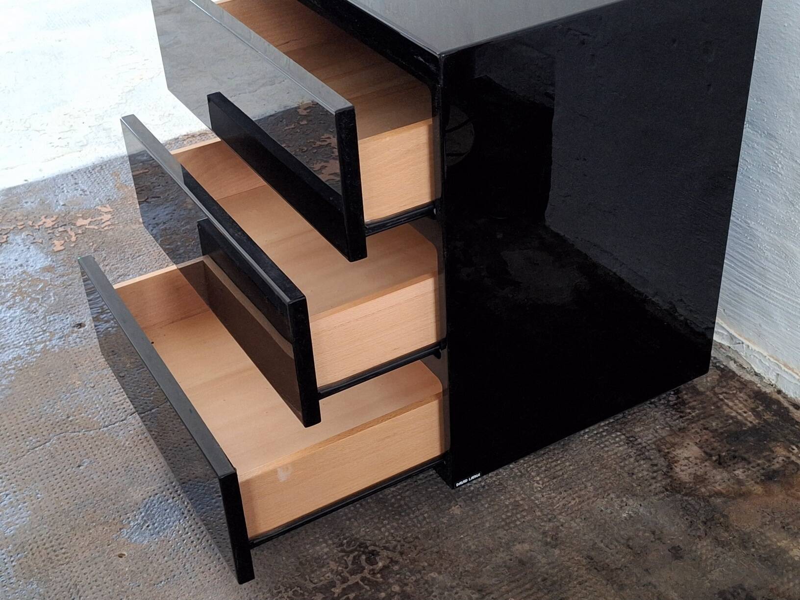Commode en laque de David Lange Roche Bobois, signée, années 1970.