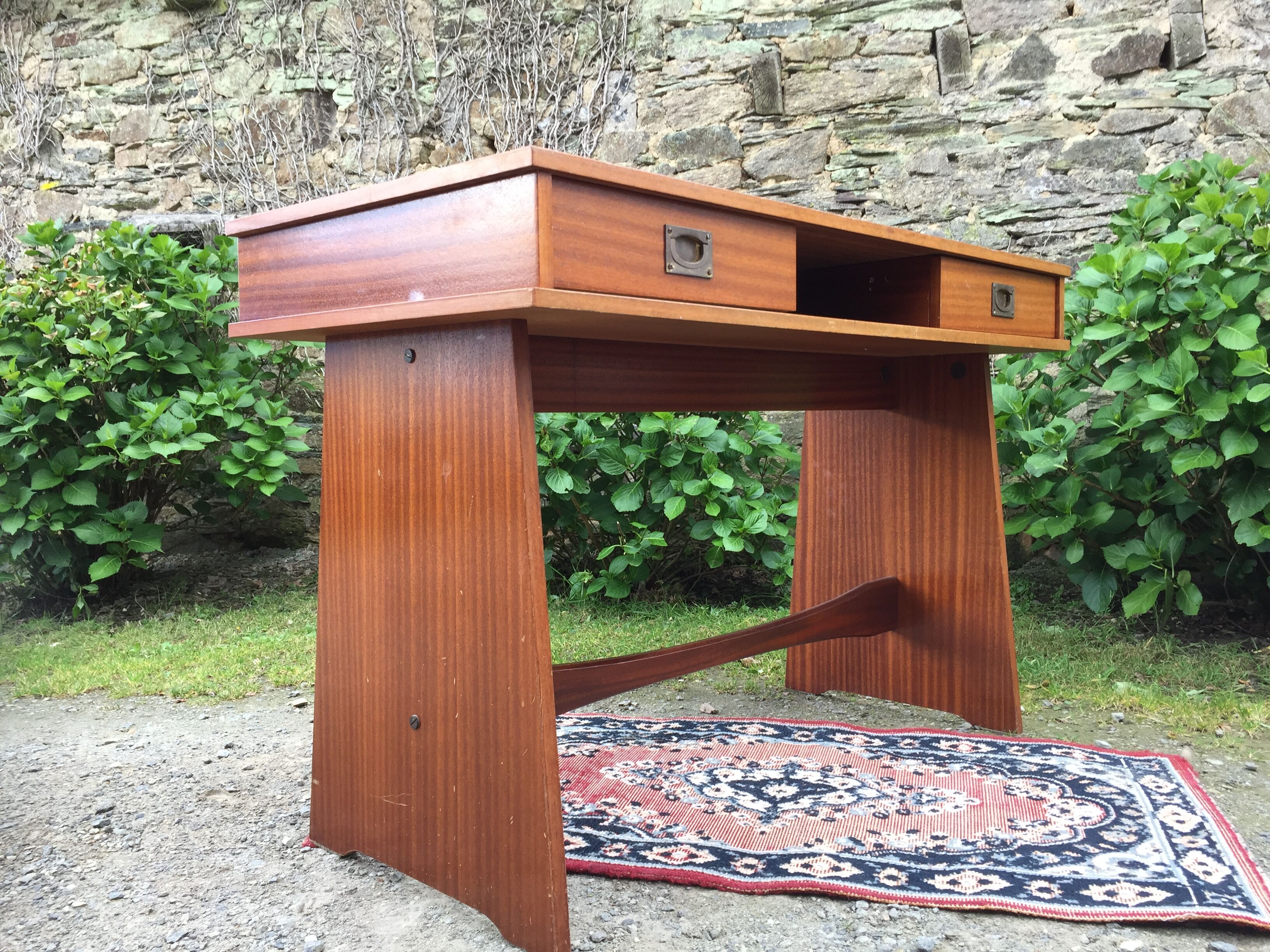 Bureau marine vintage en teck à 2 tiroirs