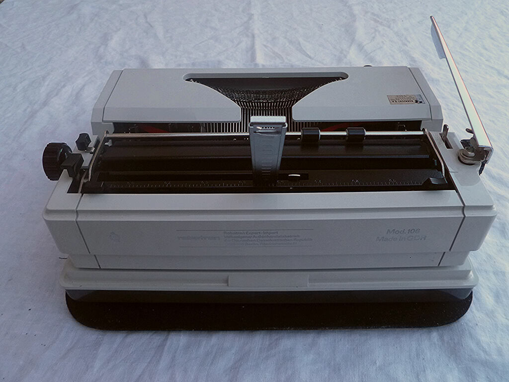 Erika 106 typewriter