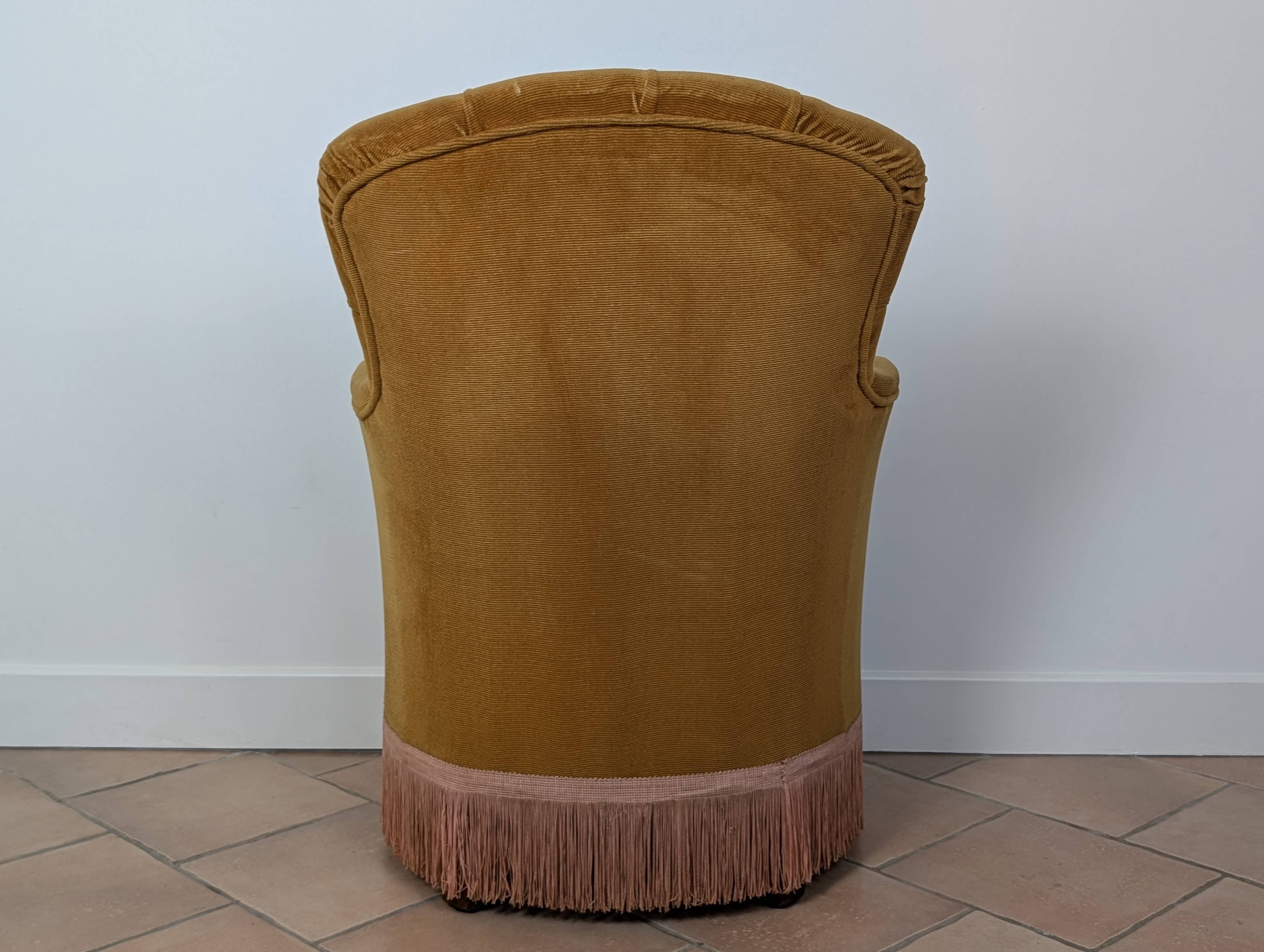 Velvet tub chair