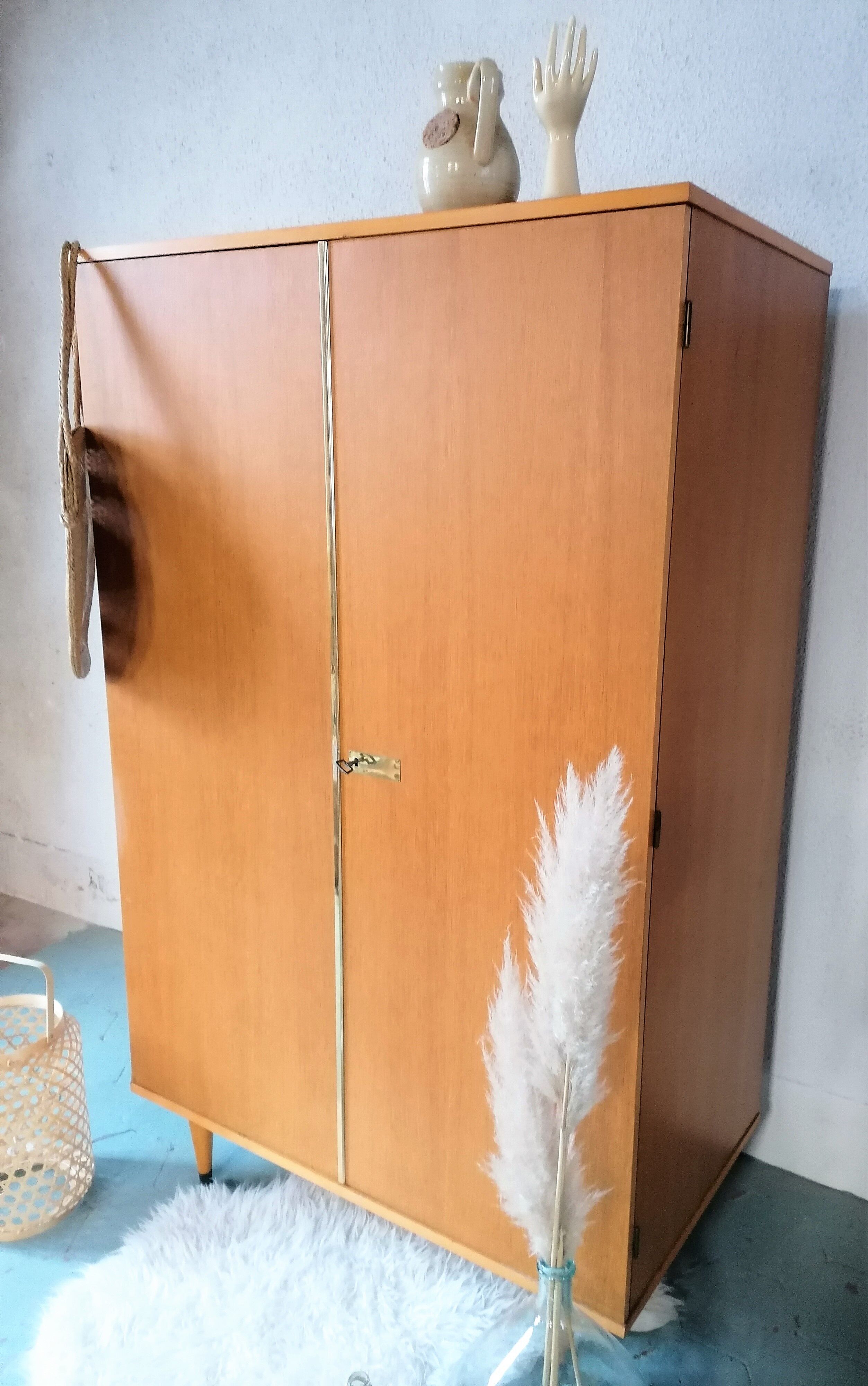 Armoire vintage