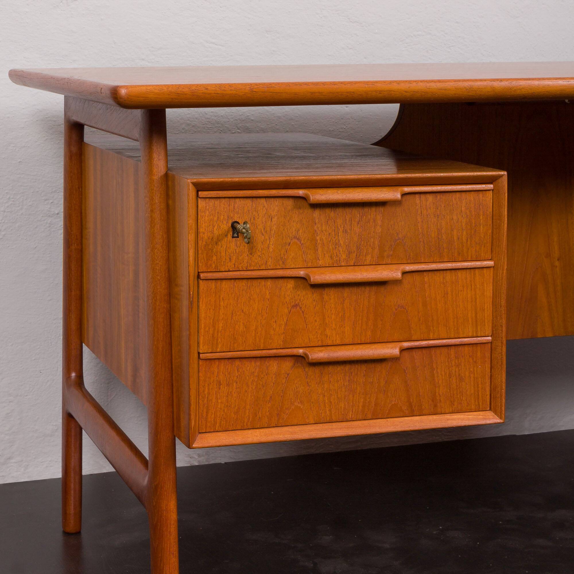Freestanding teak desk, model 75 Gunni Omann for Omann Jun's Møbelfabrik