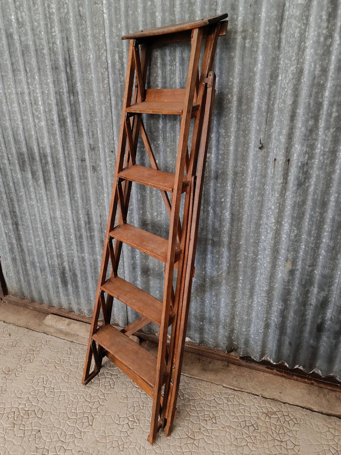 Escabeau en bois de peintre vintage rénové