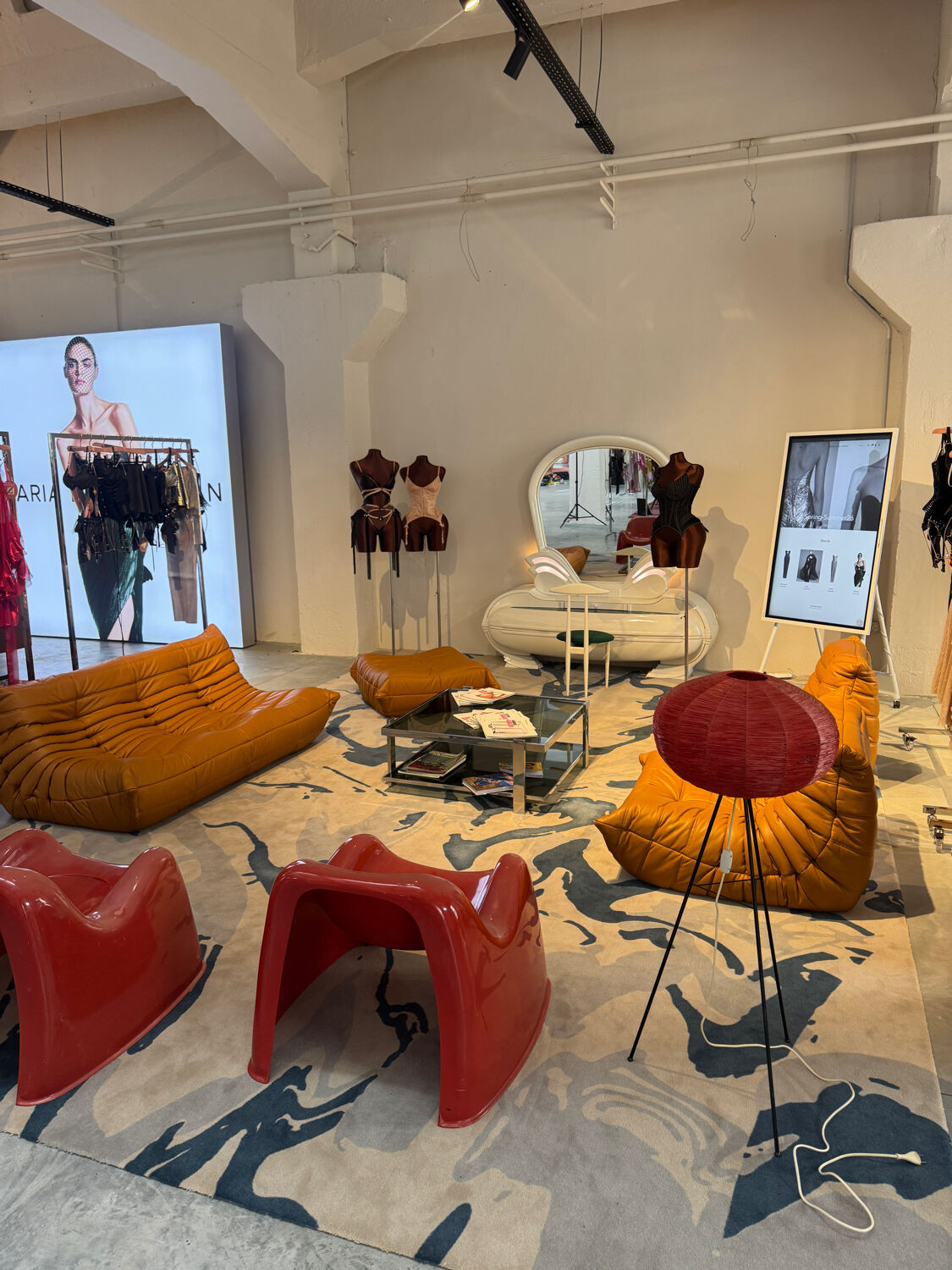 Lot de 4 chaises de salle à manger italiennes en orme par Romanutti, Italie, années 1970