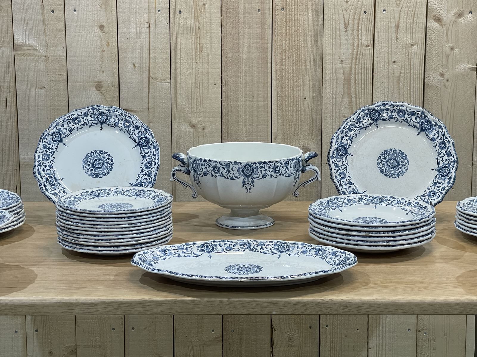 Table service in earthenware of Gien late nineteenth century