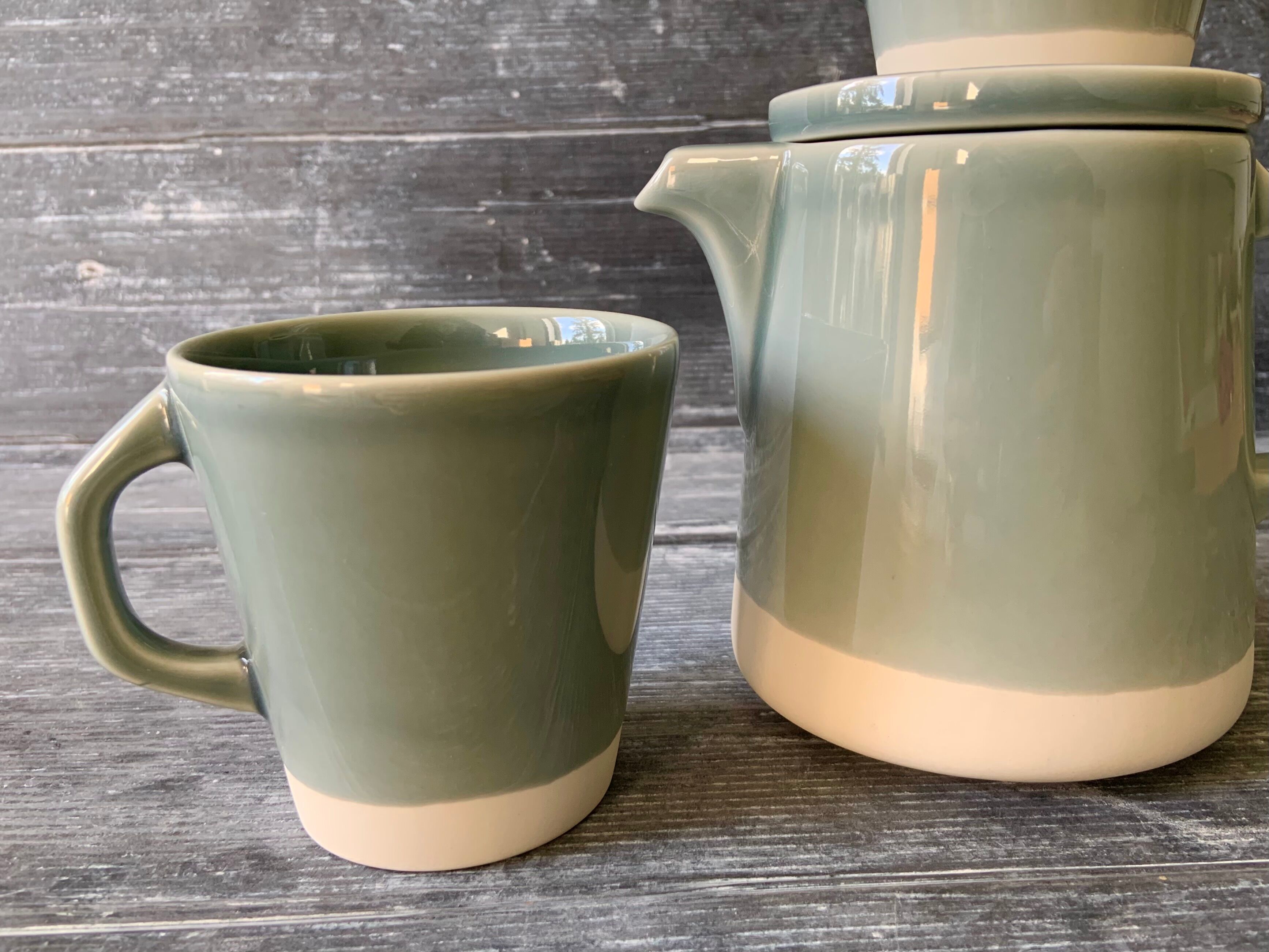 Teapot and mugs Jars Canteen