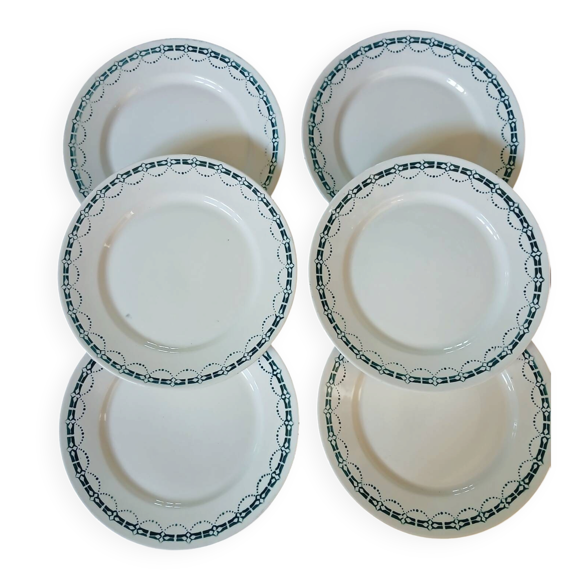 6 assiettes plates anciennes en Terre de fer