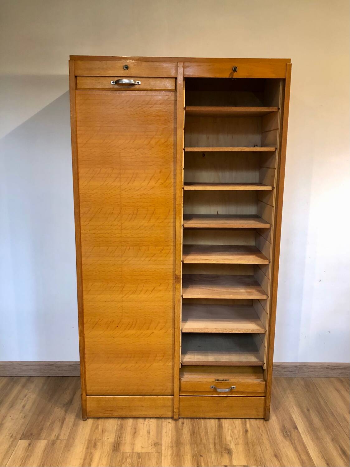 Double curtain filing cabinet