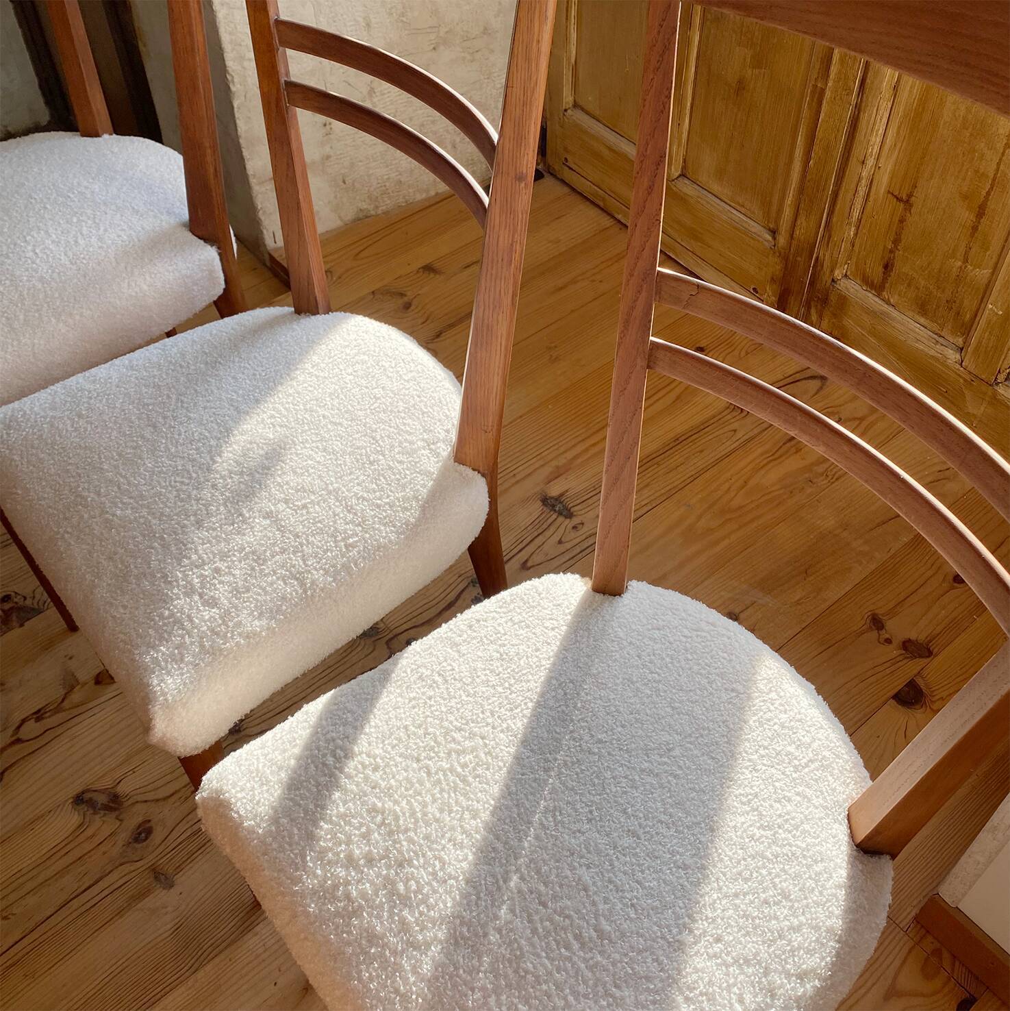 4 scandinavian chairs with seating in buckle fabrics