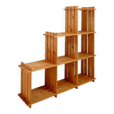 Bibliothèque vintage en pin pour escalier - Maison Regain style
