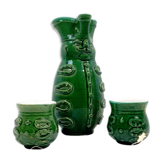 Soldier pitcher and its 2 green vintage ceramic cups