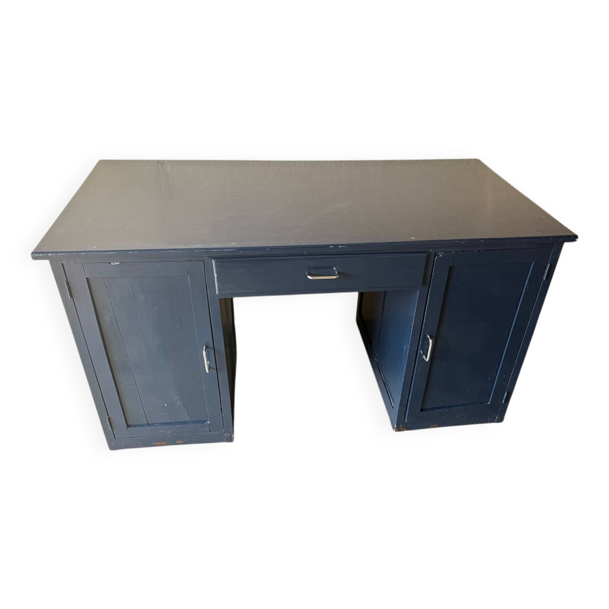 Old office from the 80s repainted in blue