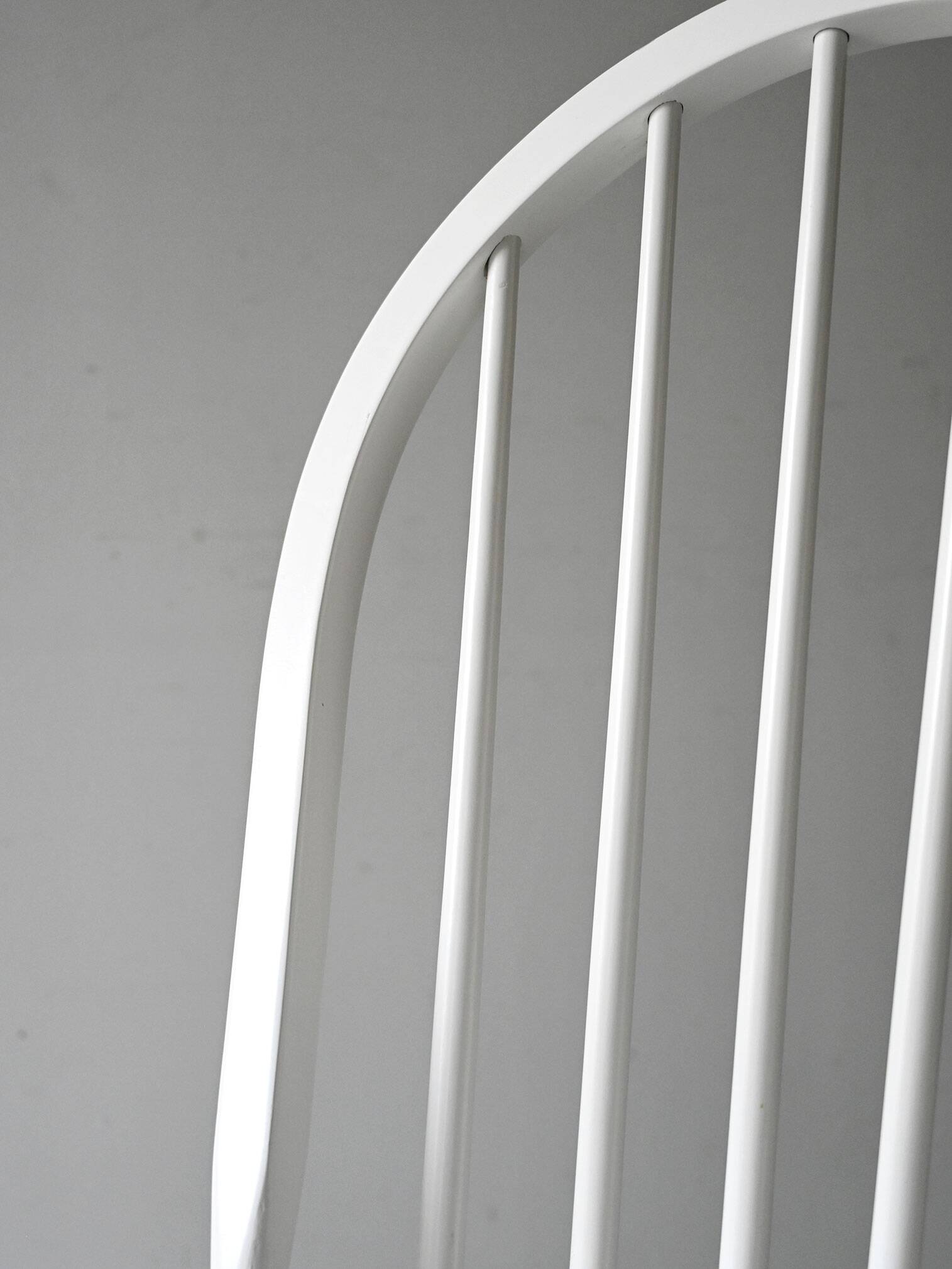 Contemporary White Scandinavian Chair