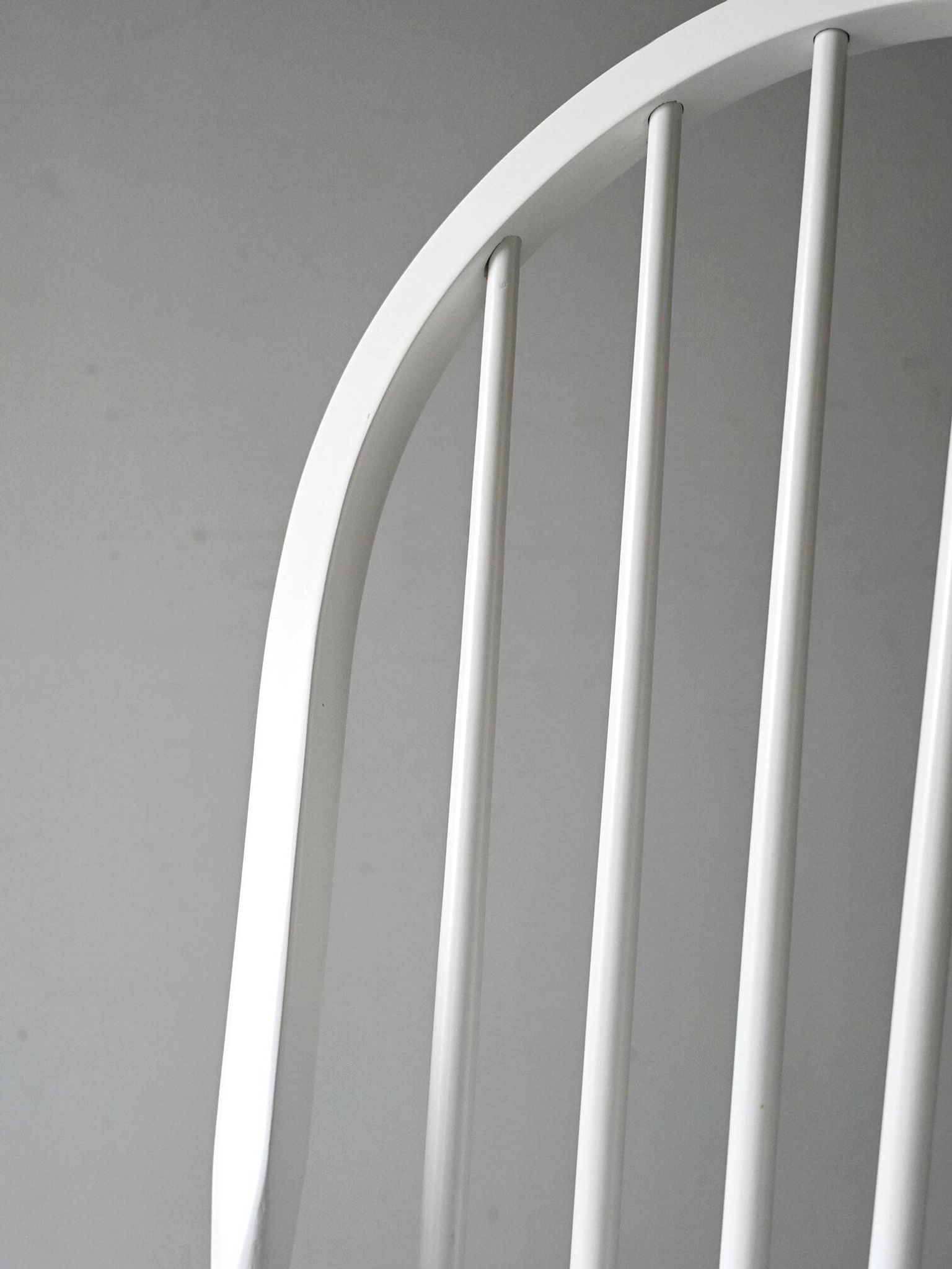Chaise scandinave blanche contemporaine