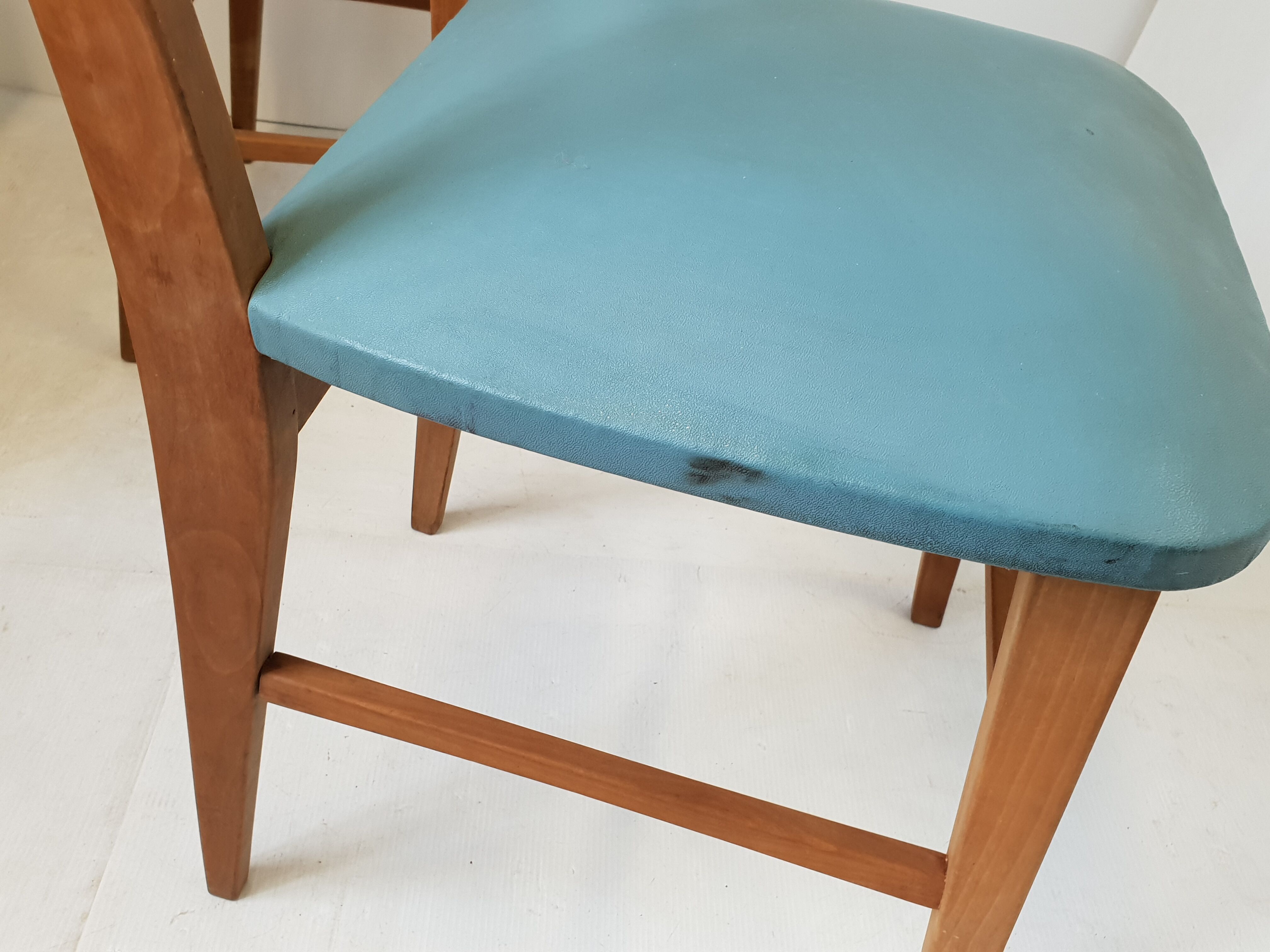 Suite of 4 vintage chairs 1950