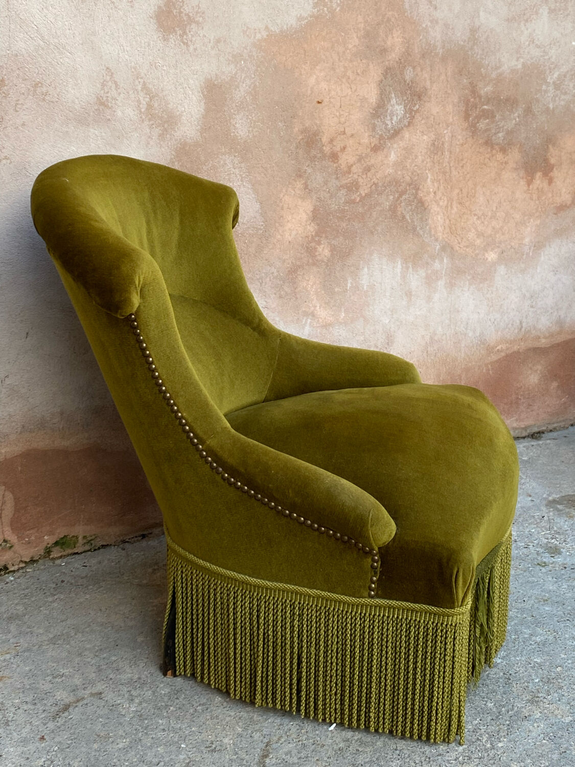 Green velvet toad armchair