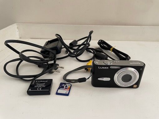 Panasonic LUMIX DMC-FX3 digital camera