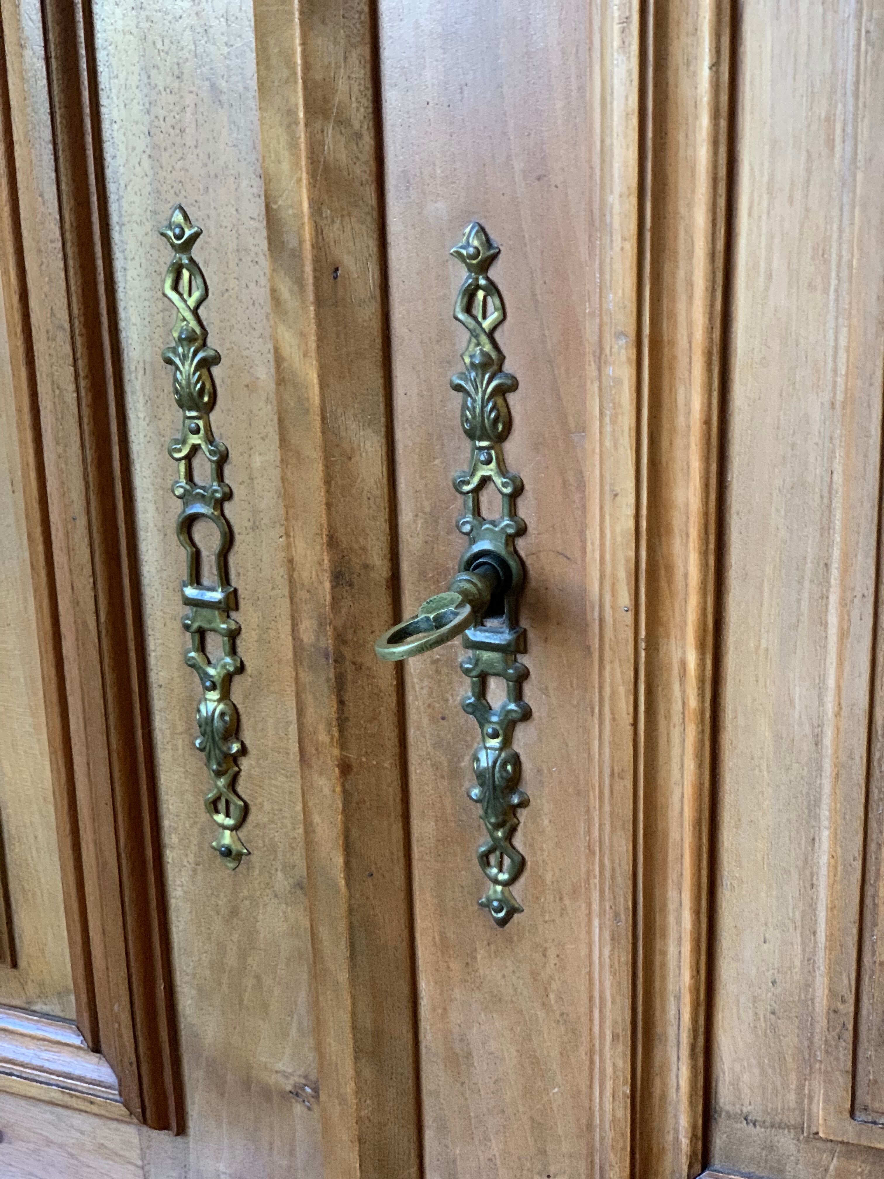 Buffet Henri II in walnut