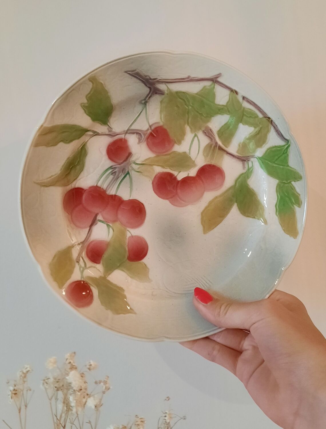 Assiette en barbotine
