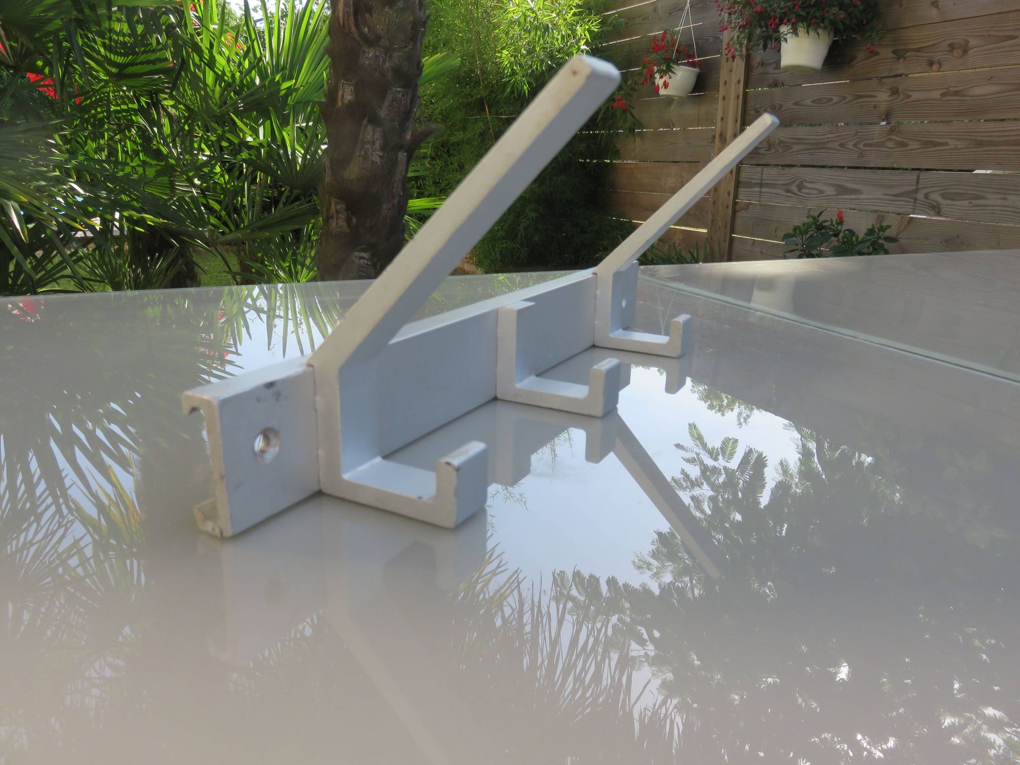 Porte manteau moderniste en aluminium années 70
