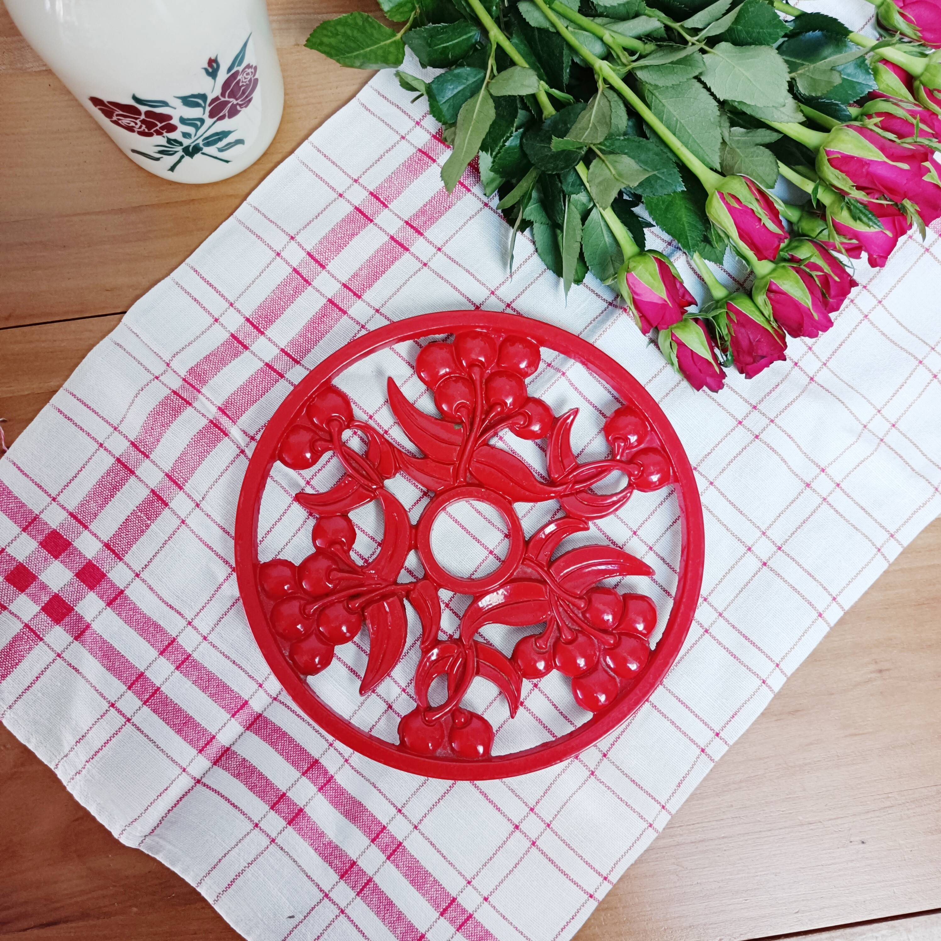 Red cast iron table mat, cherry décor