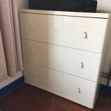 White room lancated three drawers details handles