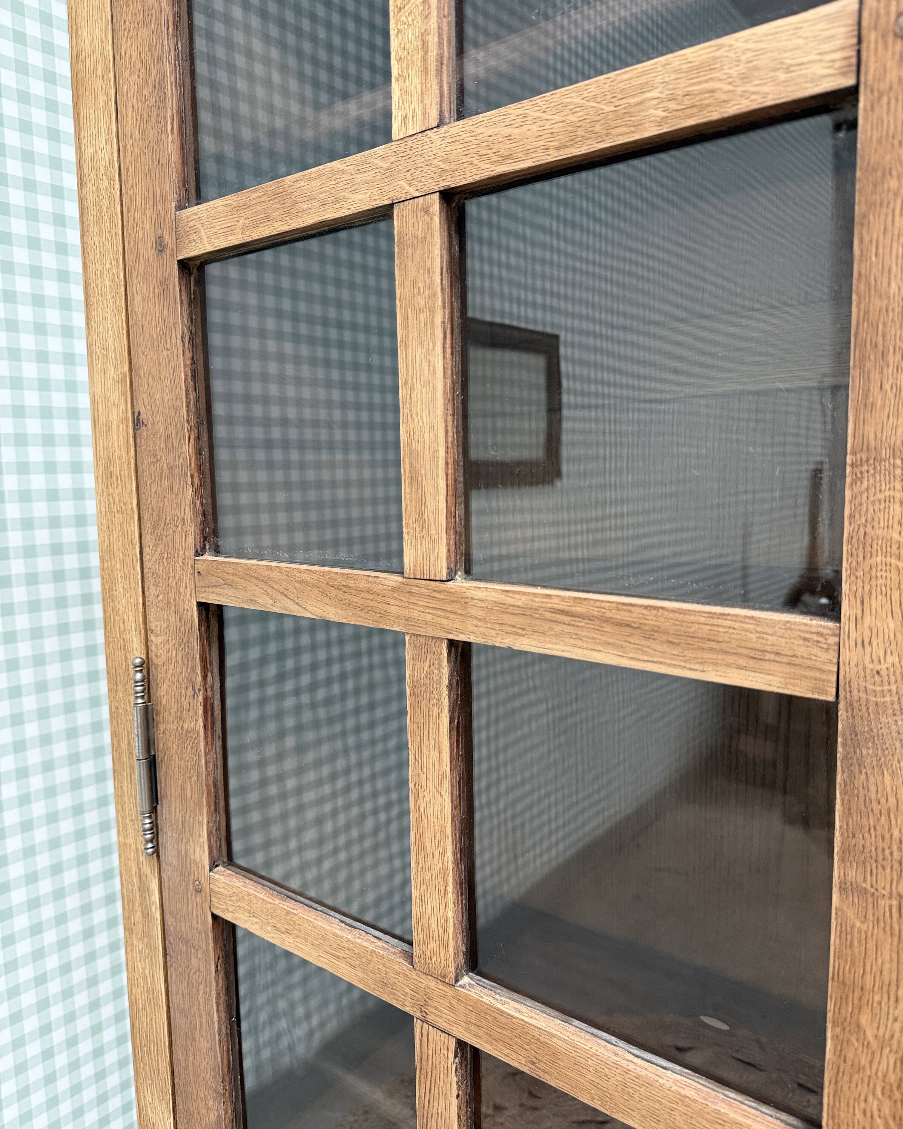 Large vintage display cabinet in solid oak (renovated)