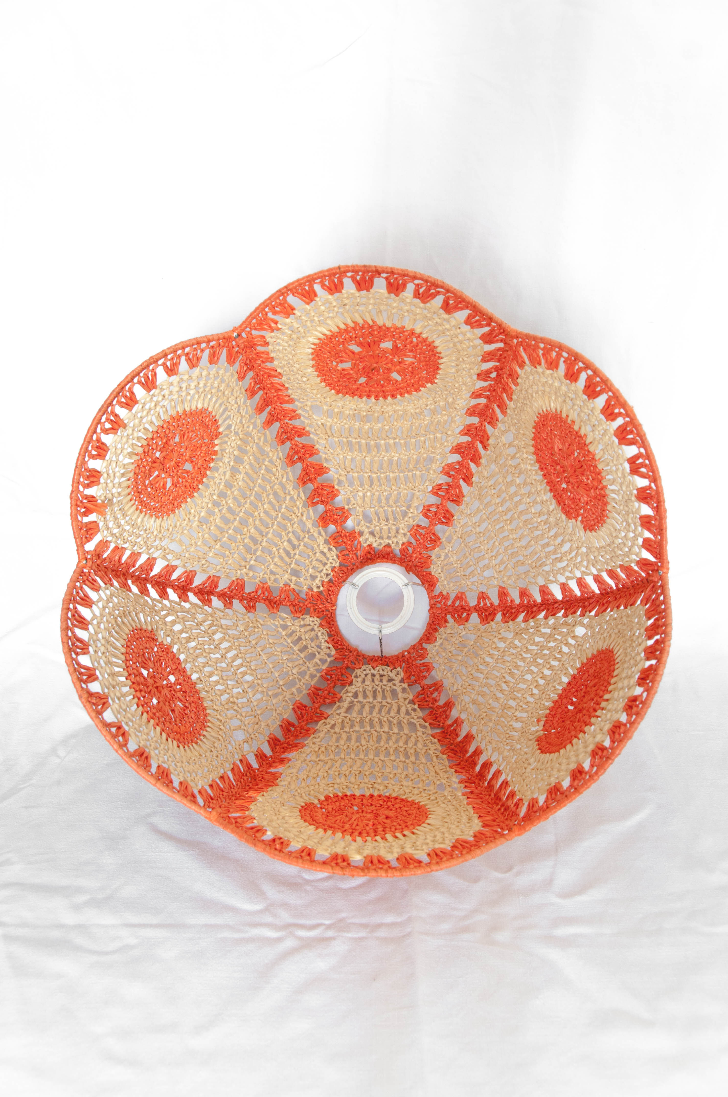 Vintage suspension in salmon pink wicker