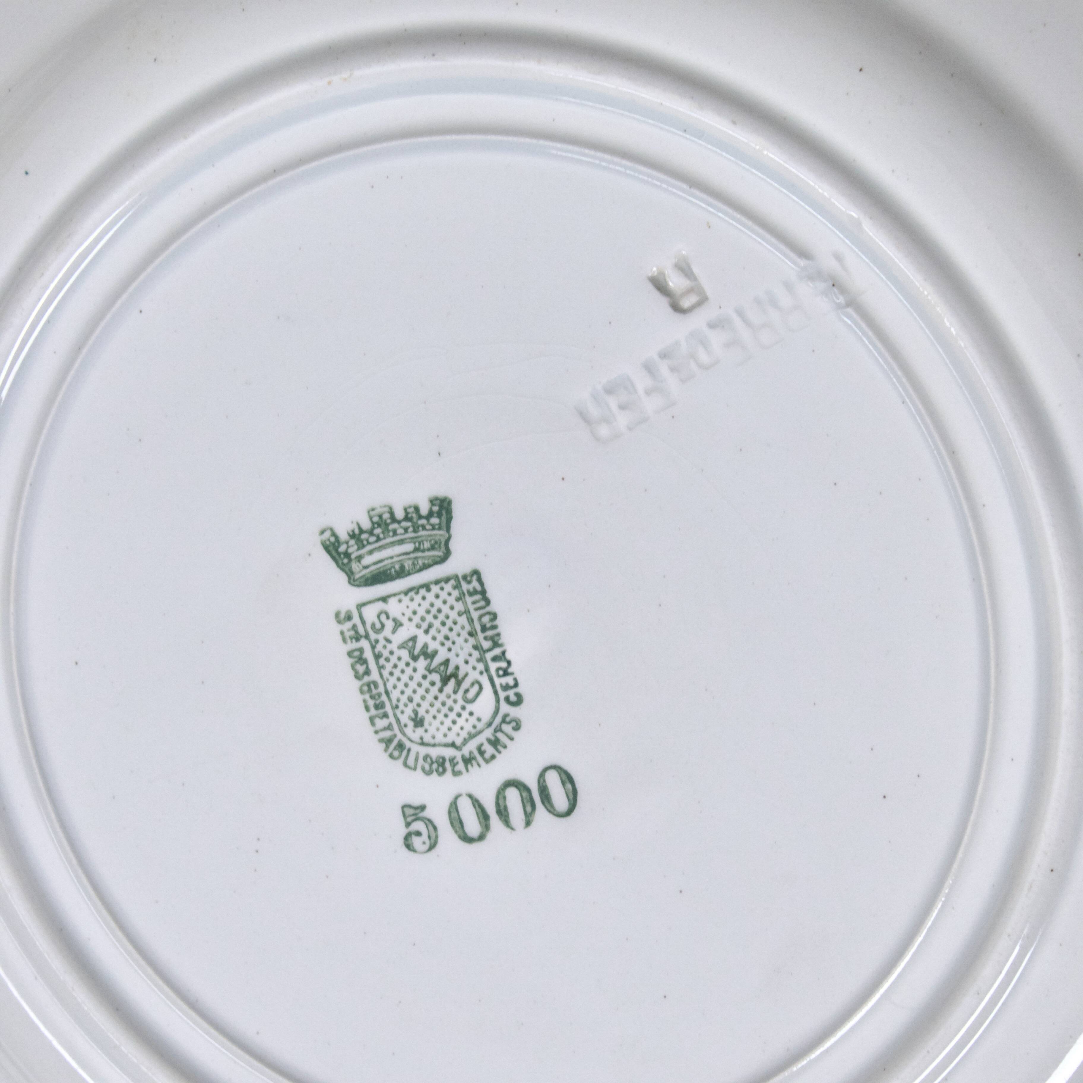 Assiettes anciennes terre de fer St Amand guirlande